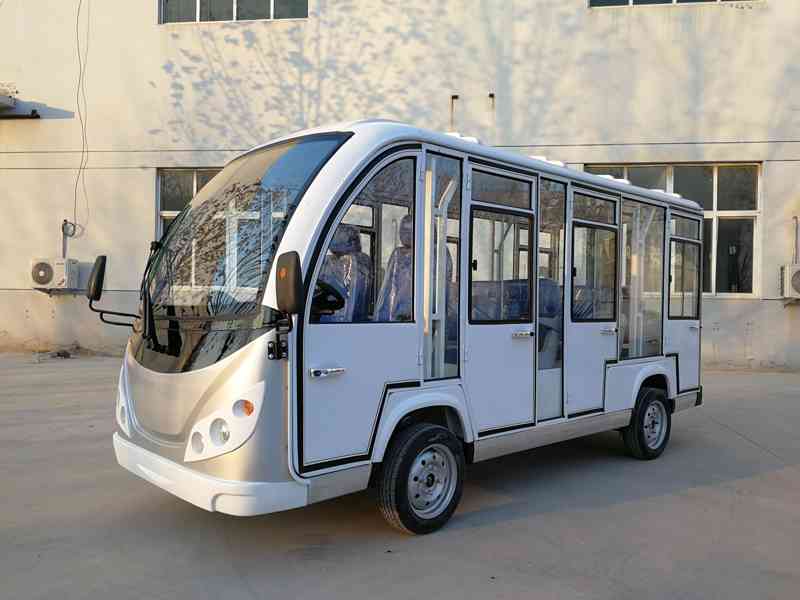 全封閉11座電動(dòng)車